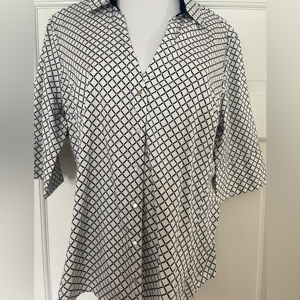 NY and Company 7th Avenue navy & white print button down. Size XL